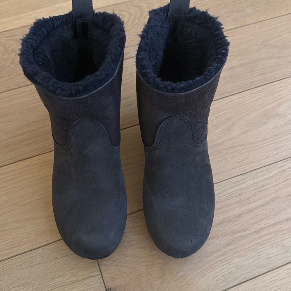 Shearling clog boots